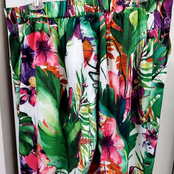 Gabriella Cogarette Suit PANTS( Never Worn) - Picture 4 of 9